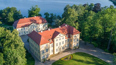 Luftbild Schlossinsel Mirow mit Schloss Mirow und 3 Königinnen Palais